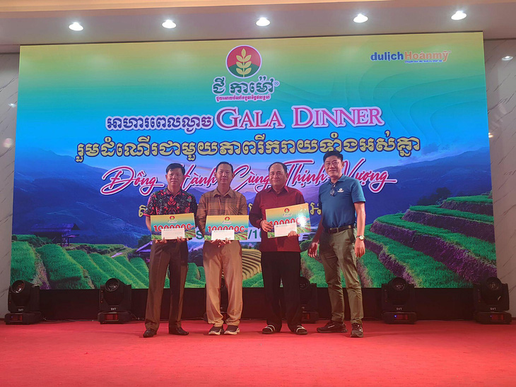 PVCFC trao quà tặng tri ân đại lý cấp 2 Campuchia