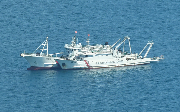 Bị tố chặn "nguy hiểm" tàu tiếp tế Philippines ở Scarborough, Trung Quốc nói gì?