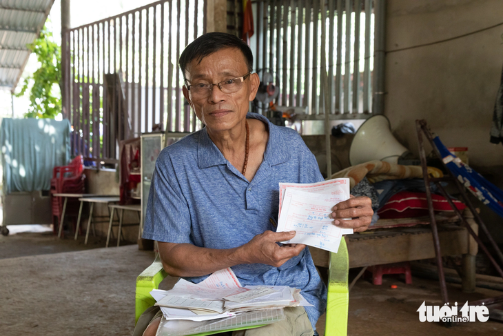 Ông Nguyễn Ngọc Mẫn có đầy đủ giấy tờ, hồ sơ cấp đất nhưng không được cấp giấy chứng nhận quyền sử dụng đất do vướng quy hoạch - Ảnh: HOÀNG TÁO