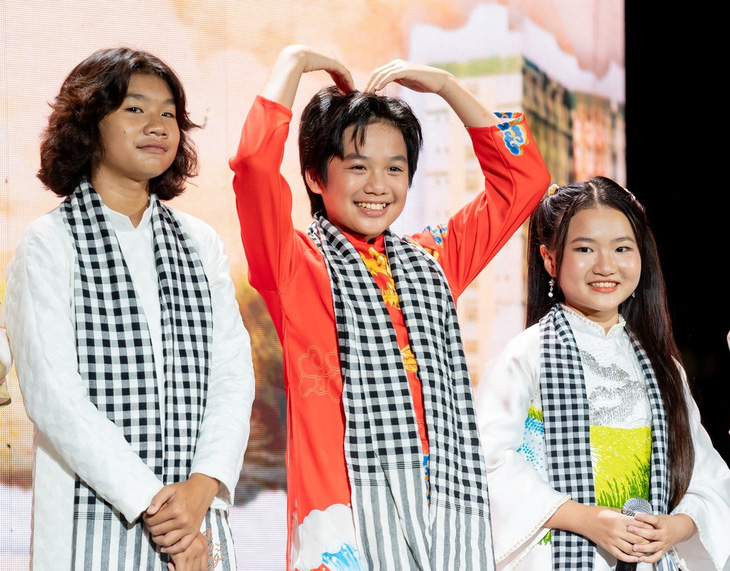 Ba diễn viên nhí (từ trái sang): Đỗ Kỳ Phong, Hạo Khang và Bảo Ngọc giao lưu với khán giả trong một sự kiện - Ảnh: ĐPCC