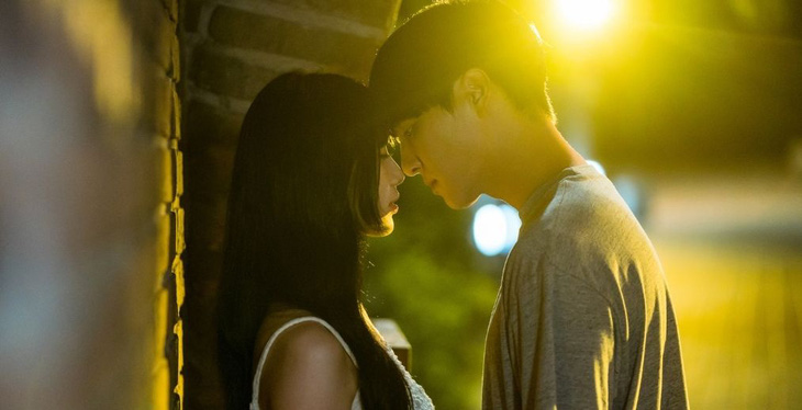 Chuyện tình yêu lãng mạn, nhẹ nhàng của cặp đôi chính trong phim - Ảnh: Soompi