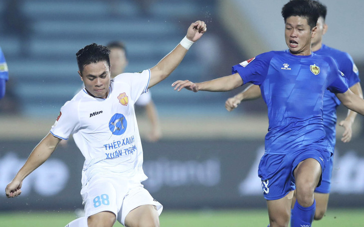 Nam Định trở thành đội đầu tiên thắng trận ở V-League 2023-2024