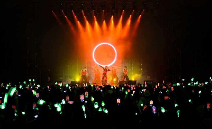 Độc lạ concert: BamBam (GOT7) review hột vịt lộn ngay trên sân khấu AREA52 Việt Nam - Ảnh 3.
