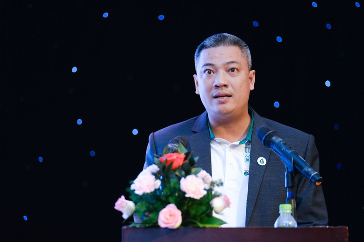 Ông Nguyễn Đức An, giám đốc kinh doanh của GREENFEED Bình Định tại khu vực Bình Trị Thiên, phát biểu tại lễ trao vốn - Ảnh: TẤN LỰC