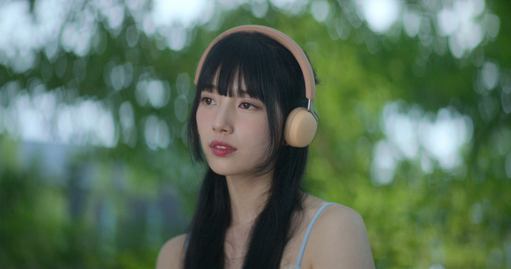 Suzy xinh đẹp, nổi tiếng nhưng luôn cô đơn trong Doona - Ảnh: Soompi