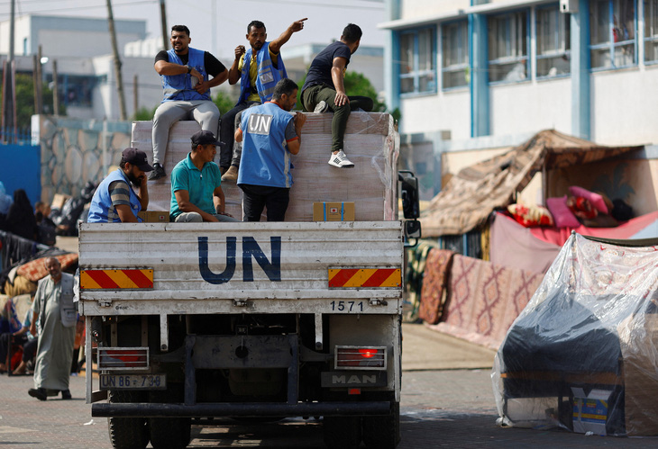 Liên Hiệp Quốc cảnh báo thảm họa nhân đạo vẫn đang chực chờ khi nguồn cung thực phẩm, nước và nhiên liệu sắp cạn kiệt - Ảnh: REUTERS
