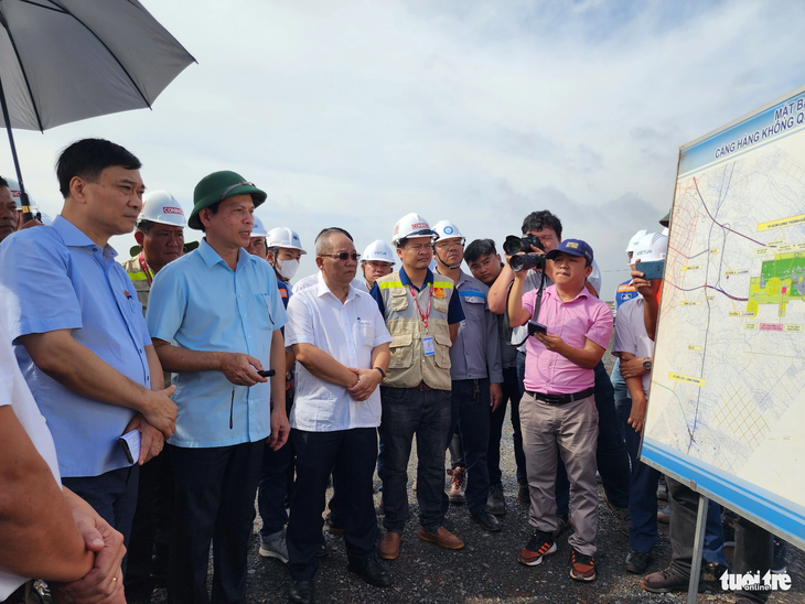 Đoàn Ủy ban Kinh tế của Quốc hội đi thực địa giám sát dự án sân bay Long Thành - Ảnh: HÀ MI