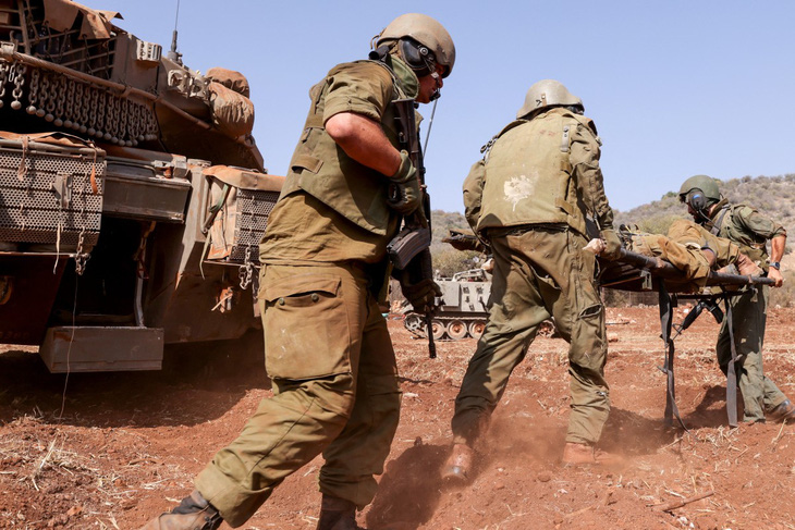 Quân nhân Israel trong một cuộc diễn tập quân sự tại khu vực gần biên giới Lebanon ngày 24-10 - Ảnh: AFP