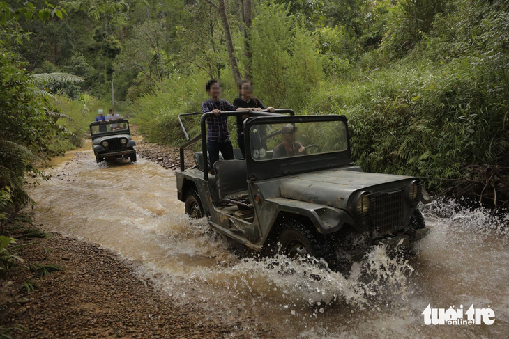 Trải nghiệm khám phá suối cạn là một tour du lịch tại khu du lịch làng Cù Lần - Ảnh: M.V