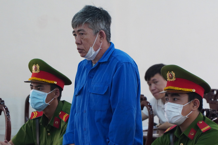 Ông Nguyễn Văn Võ - cựu cán bộ cảnh sát hầu tòa vì tiếp tay cho &quot;trùm buôn lậu&quot; Mười Tường - Ảnh: CHÍ HẠNH