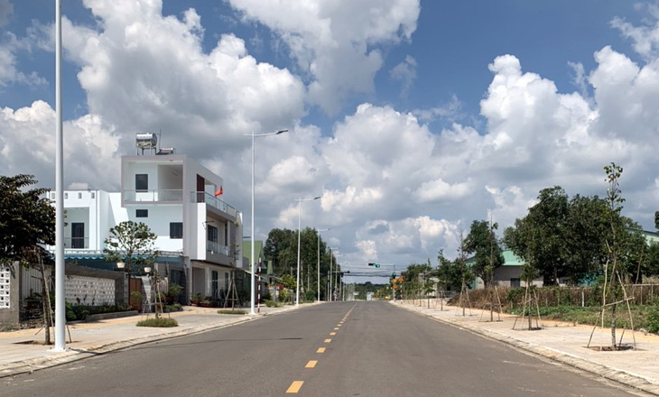 Công trình đường giao thông ở xã Kim Long, huyện Châu Đức có nguồn vốn đầu tư công sắp hoàn thành - Ảnh: ĐÔNG HÀ 