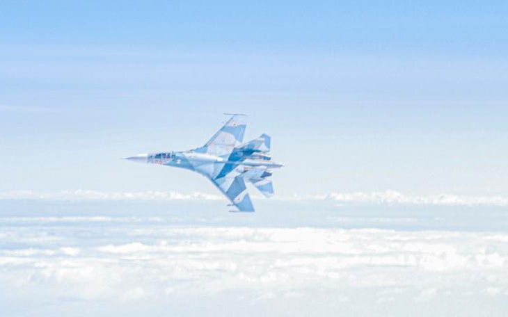 Tiêm kích Su-27 Nga chặn máy bay ném bom Mỹ trên biển Baltic