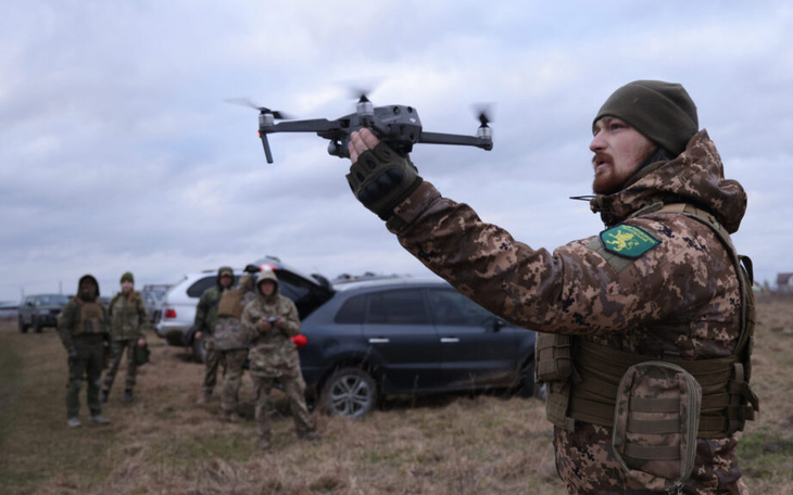 Ukraine cấp tốc tự sản xuất vũ khí vì thế giới thiếu đạn