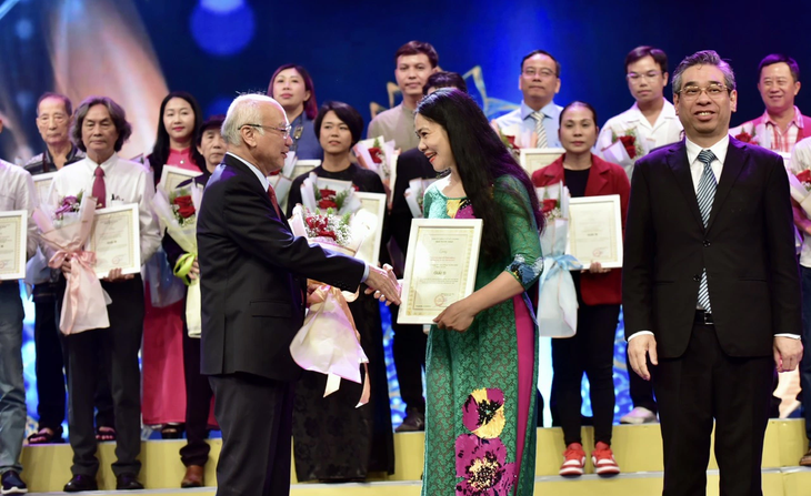 Tác giả Kim Anh, báo Tuổi Trẻ đoạt giải B khối chuyên nghiệp - Ảnh: T.T.D