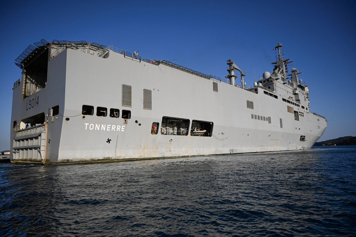 Tàu bệnh viện hải quân Tonnerre của Pháp sẽ tham gia các hoạt động viện trợ và cứu hộ người dân ở Gaza - Ảnh: AFP