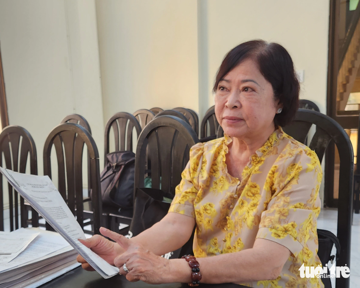 Bà Dương Ngọc Hường cho rằng thương tật của bà là do sai sót của bác sĩ Bệnh viện Nguyễn Tri Phương gây ra - Ảnh ĐAN THUẦN