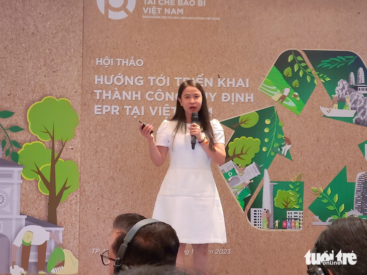Bà Nguyễn Thị Hoài Linh - giám đốc quốc gia Tổ chức hành động vì môi trường và phát triển (ENDA) tại Việt Nam - cho biết cần chính sách dành riêng cho lực lượng ve chai, đồng nát - Ảnh: NHẬT XUÂN