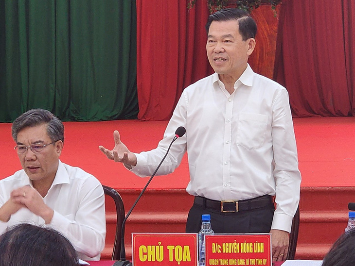 Ông Nguyễn Hồng Lĩnh, bí thư Tỉnh ủy Đồng Nai, đối thoại với khoảng 250 hộ dân ở dự án cao tốc Biên Hòa - Vũng Tàu - Ảnh: H.MI
