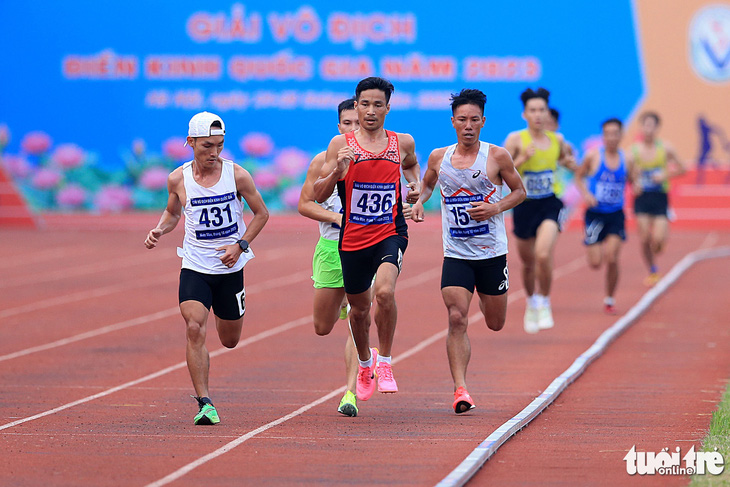 Chiến thuật của Nguyễn Văn Lai là chạy giống đối thủ vì anh không đặt nặng thành tích, thông số ở Giải điền kinh vô địch quốc gia 2023 - Ảnh: HOÀNG TÙNG