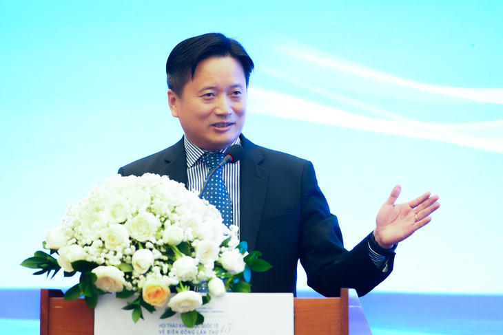 Tiến sĩ Nguyễn Hùng Sơn, phó giám đốc Học viện Ngoại giao, phát biểu tại hội thảo - Ảnh: HỮU HẠNH