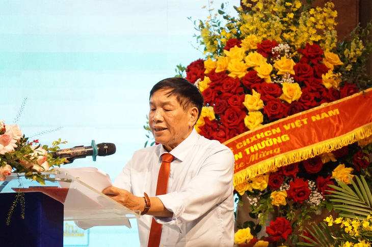 Tổng biên tập báo Văn Nghệ Khuất Quang Thụy phát biểu ôn lại lịch sử 75 năm của tờ báo - Ảnh: T.ĐIỂU
