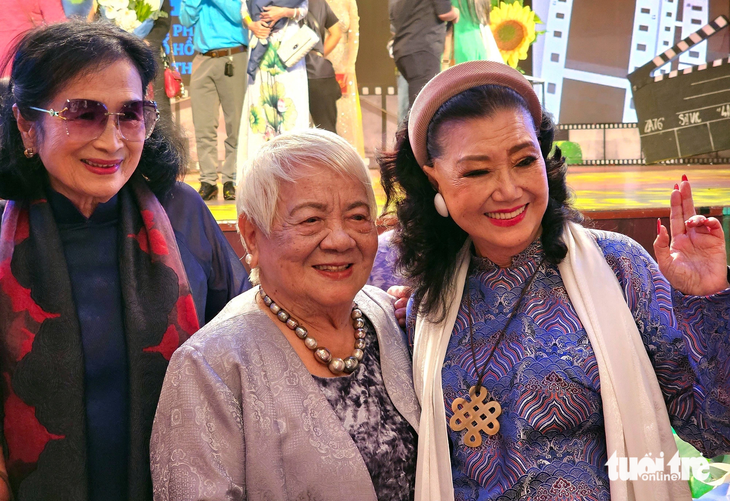 Các nghệ sĩ Trà Giang, Xuân Phượng và Kim Cương hội ngộ tại lễ khai mạc Liên hoan phim ngắn TP.HCM 2023 - Ảnh: MI LY