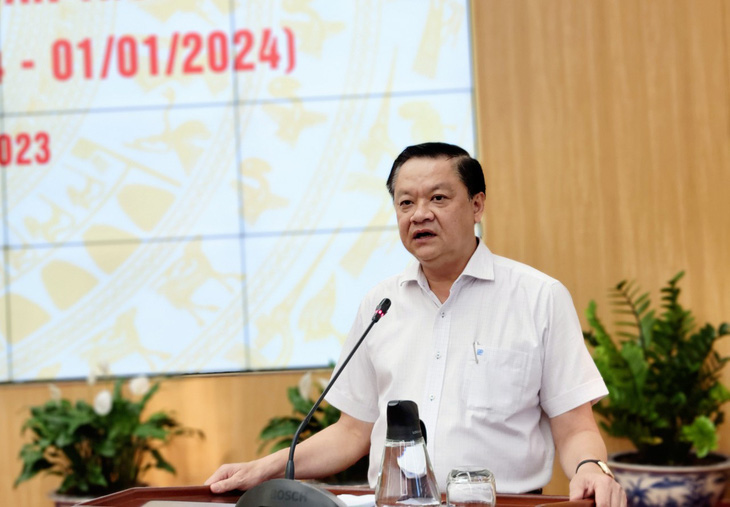 Ông Dương Tấn Hiển - phó chủ tịch thường trực UBND TP Cần Thơ - phát biểu tại buổi họp báo - Ảnh: CHÍ QUỐC