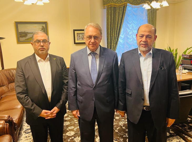 Từ trái sang: Thứ trưởng Ngoại giao Iran Ali Bagheri Kani, Thứ trưởng Ngoại giao Nga kiêm Đặc phái viên của Tổng thống Nga Putin tại Trung Đông Mikhail Bogdanov và trưởng văn phòng quan hệ quốc tế của Hamas Musa Abu Marzouk trong cuộc gặp tại Matxcơva ngày 26-10 - Ảnh: TELEGRAM