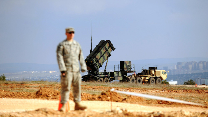 Hệ thống phòng thủ tên lửa Patriot tại căn cứ không quân Mỹ ở Saudi Arabia - Ảnh: AP