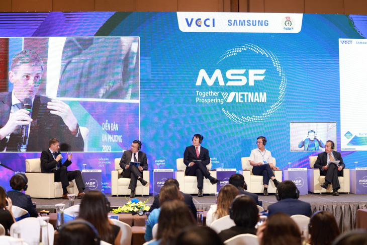 Các đại biểu trong phiên thảo luận chuyên gia về văn hoá kinh doanh Việt Nam trong thời kỳ thay đổi