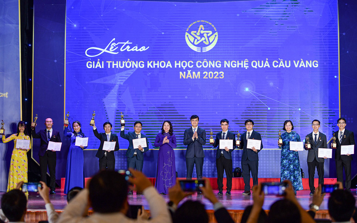 Vinh danh 10 nhà khoa học trẻ nhận giải thưởng Quả cầu vàng 2023