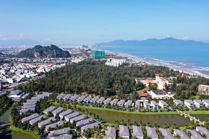 Nhiều khu du lịch nghỉ dưỡng ven biển TP Đà Nẵng đang chịu áp lực lớn bởi tiền thuê đất tăng vọt sau khi áp bảng giá đất năm 2020 - Ảnh: TẤN LỰC