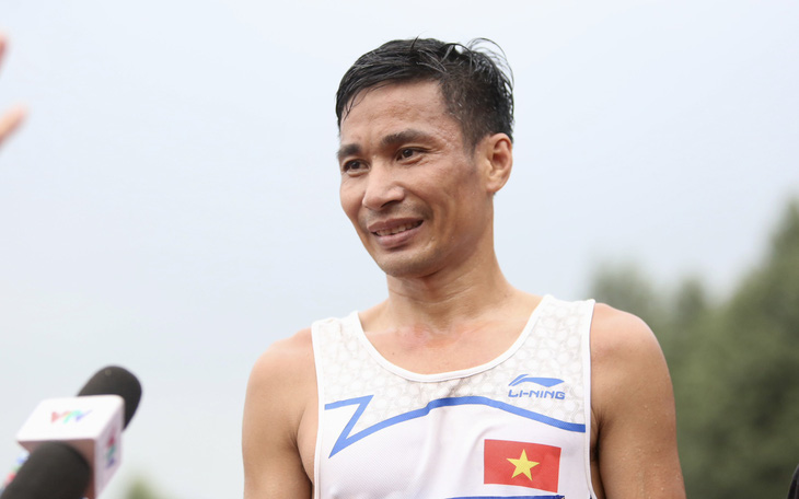 Nguyễn Văn Lai giành cú đúp HCV 5.000m và 10.000m ở tuổi 37