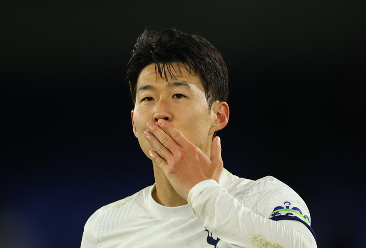 Son Heung Min ghi bàn giúp Tottenham giành chiến thắng trước Crystal Palace - Ảnh: REUTERS