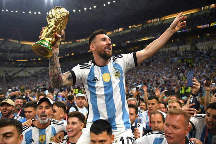 Lionel Messi là “đầu tàu” đưa Argentina vô địch World Cup 2022 - Ảnh: David Ramos/Getty