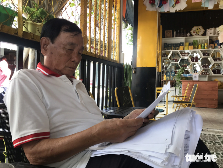 Ông Phan Văn Bên mất ăn mất ngủ vì bản án 4 tháng tù giam vừa bị tòa án tuyên phạt - Ảnh: ĐẶNG TUYẾT