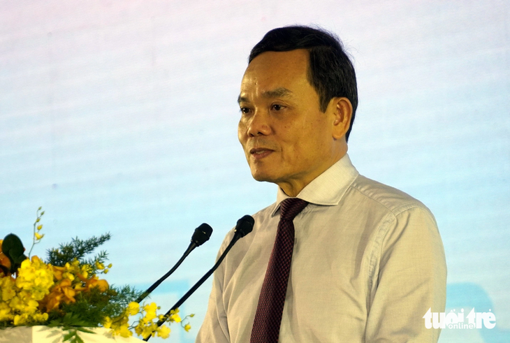 Phó thủ tướng Trần Lưu Quang đánh giá cao việc hoàn thành và đưa vào sử dụng kho cảng LNG Thị Vải - Ảnh: ĐÔNG HÀ
