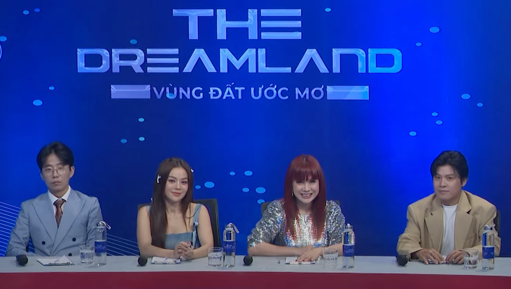 Lưu Thiên Hương (thứ hai từ phải qua) lần đầu tham gia The Dreamland - Ảnh: BTC