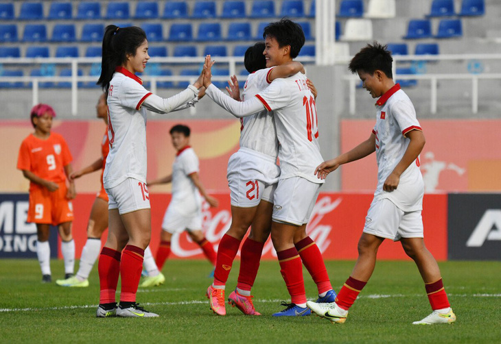 Niềm vui của đội tuyển nữ Việt Nam khi đánh bại Ấn Độ - Ảnh: AFC