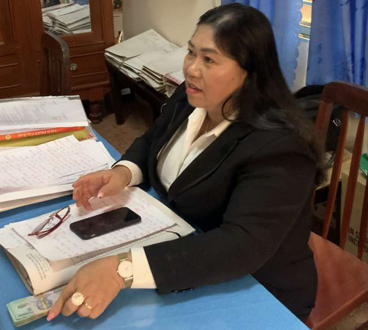 Thẩm phán Nguyễn Thị Tuyết Sương - phó chánh án TAND thị xã Bình Minh - bị bắt quả tang đang nhận lộ - Ảnh do Cơ quan điều tra Viện KSND tối cao cung cấp