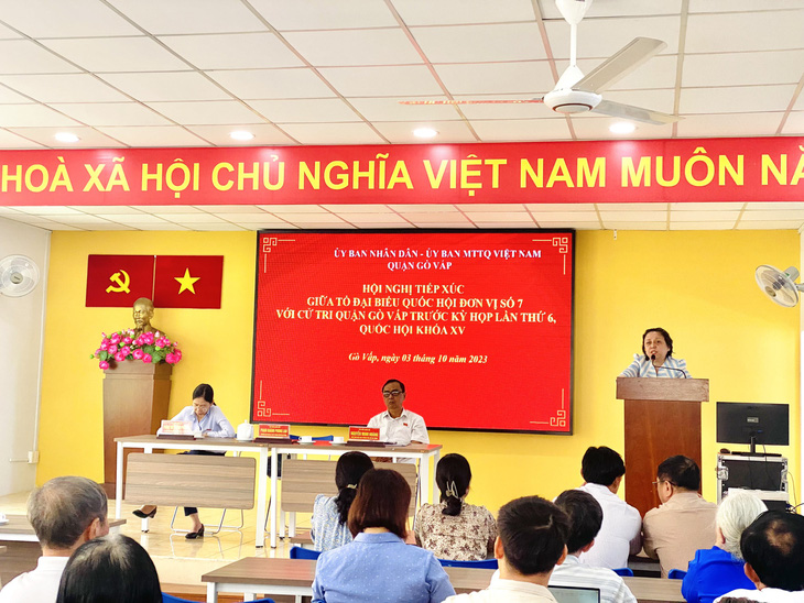 Tổ đại biểu này gồm có bà Phạm Khánh Phong Lan - trưởng Ban An toàn thực phẩm TP.HCM, Bí thư Thành Đoàn TP.HCM Phan Thị Thanh Phương, Phó chính ủy Quân khu 7 Nguyễn Minh Hoàng - Ảnh: CẨM NƯƠNG