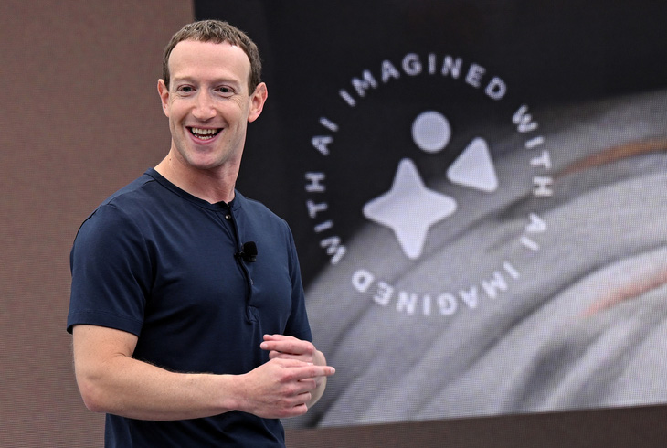 Người sáng lập kiêm CEO Meta từng tuyên bố Facebook sẽ miễn phí mãi mãi - Ảnh: AFP