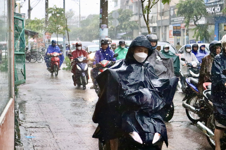 Hôm nay mưa sẽ bắt đầu giảm dần ở Nam Bộ - Ảnh: TIẾN QUỐC