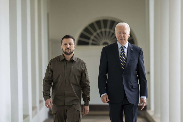 Tổng thống Ukraine Zelensky (trái) gặp Tổng thống Mỹ Biden trong chuyến thăm Nhà Trắng hôm 21-9 - Ảnh: CNN