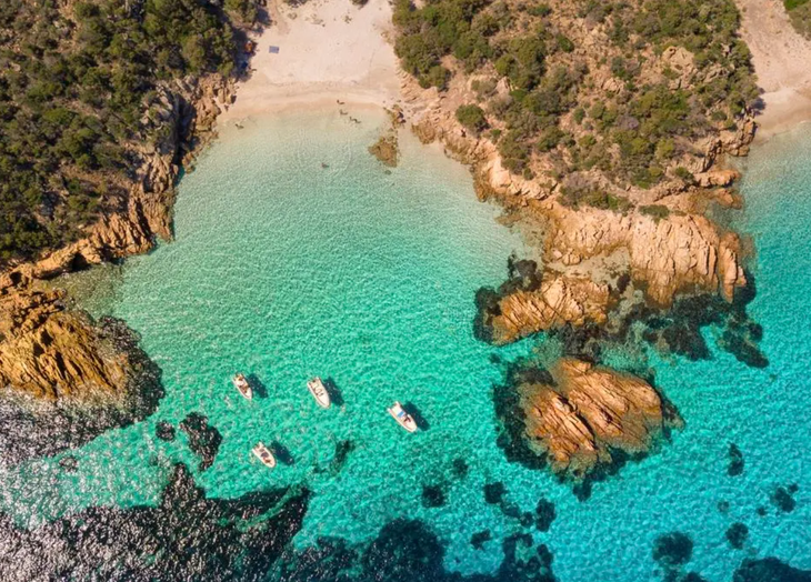 Quần đảo Maddalena giữa đảo Corsica (Pháp) và đảo Sardinia (Ý) - Ảnh: GETTY IMAGES
