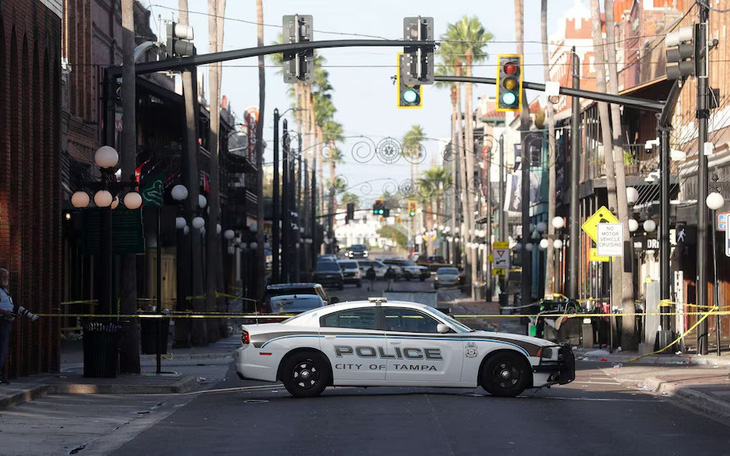 Xả súng khiến 2 người chết và 18 người bị thương ở Florida, đã bắt nghi phạm
