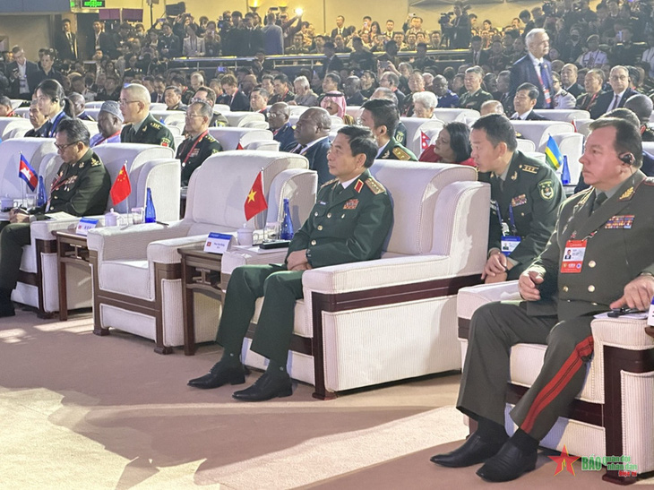 Bộ trưởng Bộ Quốc phòng Phan Văn Giang tham dự phiên khai mạc Diễn đàn Hương Sơn - Ảnh: Báo Quân Đội Nhân Dân