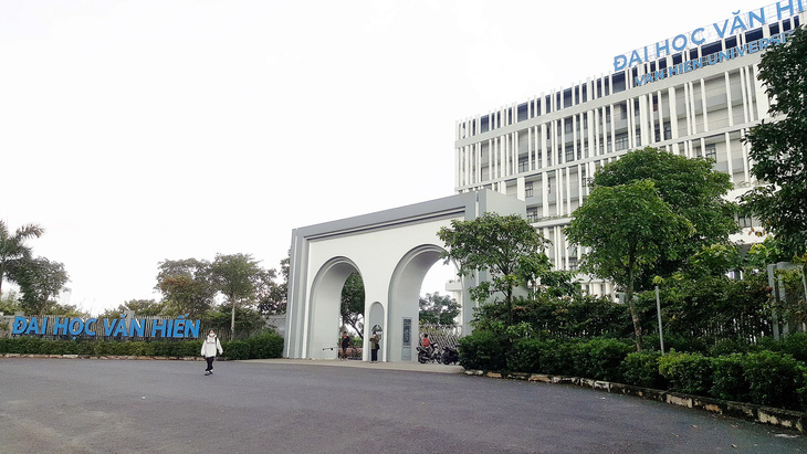 Cơ sở của Trường ĐH Văn Hiến tại đường Nguyễn Văn Linh (Bình Chánh, TP.HCM) - Ảnh: TRỌNG NHÂN