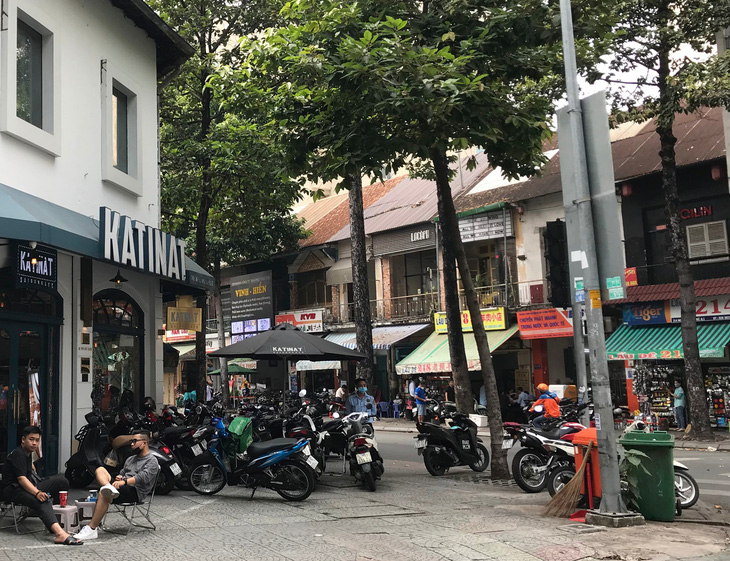 Một dãy nhà phố cũ trên đường Nguyễn Công Trứ (TP.HCM). Ảnh: VÂN ANH