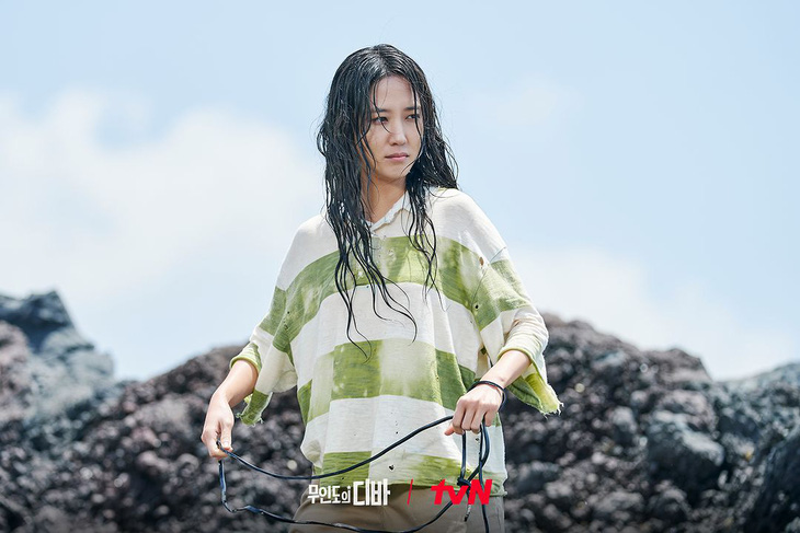Tạo hình nhân vật cô gái sống trên hoang đảo của Park Eun Bin